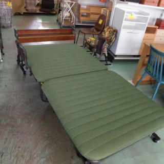 新品。 MNTD－６０LW ライトグリーン小棚付き折りたたみベッド シングル(簡易ベッド/折りたたみベッド)
