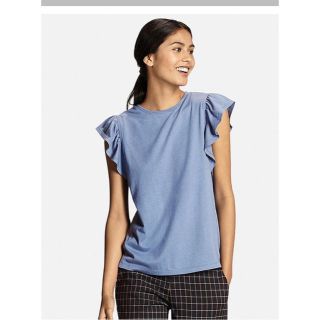 ユニクロ(UNIQLO)のユニクロ フリルスリーブＴ ブルー  大幅値下げしました❣️(Tシャツ(半袖/袖なし))