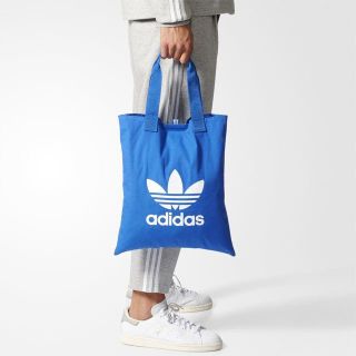 アディダス(adidas)の【新品・即発送OK】adidas オリジナルス ショッパーバック 青 ブルー(トートバッグ)