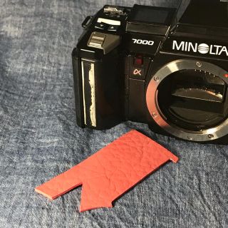 コニカミノルタ(KONICA MINOLTA)のミノルタ MINOLTA α-7000用 本革補修グリップカバー 自作 ピンク系(フィルムカメラ)