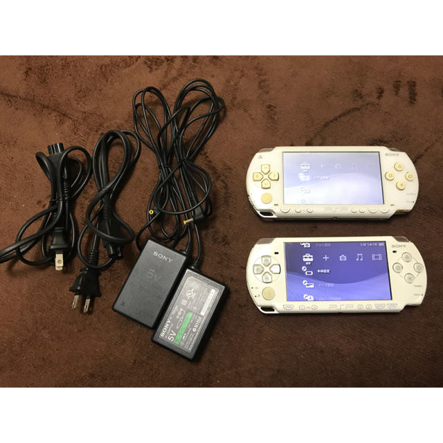 PlayStation Portable(プレイステーションポータブル)のPSP 2000 本体 充電器 エンタメ/ホビーのゲームソフト/ゲーム機本体(携帯用ゲーム機本体)の商品写真