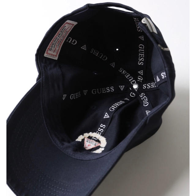 GUESS(ゲス)の【新品未開封】限定商品 Guess/ゲス サークルロゴ 刺繍キャップ レディースの帽子(キャップ)の商品写真