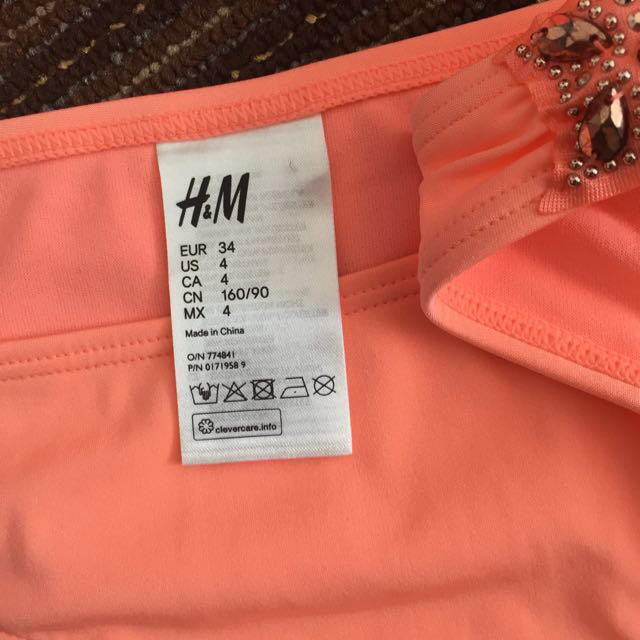 H&M(エイチアンドエム)のバンドゥビキニ♡蛍光色 レディースの水着/浴衣(水着)の商品写真