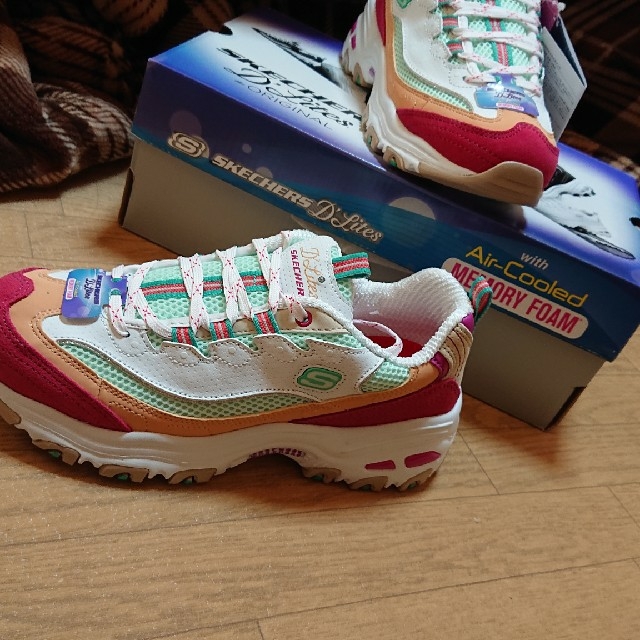 SKECHERS(スケッチャーズ)の(最終価格です！)SKECHERS D'lites 13146 WMLT レディースの靴/シューズ(スニーカー)の商品写真