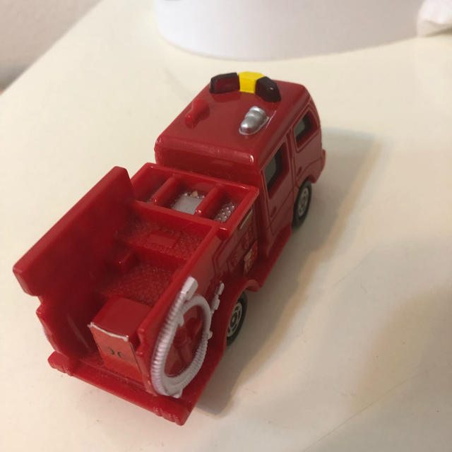 マクドナルド(マクドナルド)のトミカ マクドナルド 消防車 二つセット2018 電池交換済み エンタメ/ホビーのおもちゃ/ぬいぐるみ(ミニカー)の商品写真