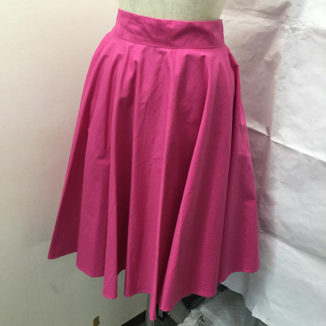 dholic(ディーホリック)のお客様専用         ショッキングピンク フレアsk レディースのスカート(ひざ丈スカート)の商品写真