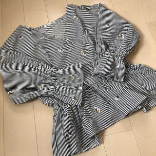 ナチュラルクチュール(natural couture)のnatural couture ストライプ花柄ぺプラムブラウス(シャツ/ブラウス(長袖/七分))