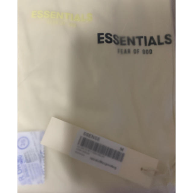 FEAR OF GOD(フィアオブゴッド)のESSENTIALS Tシャツ オフホワイトカラー Mサイズ メンズのトップス(Tシャツ/カットソー(半袖/袖なし))の商品写真