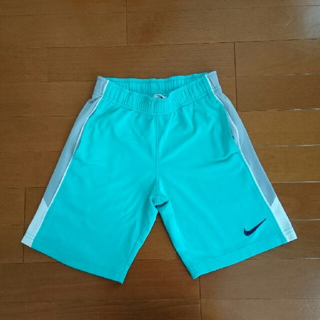 NIKE(ナイキ)のナイキ ハーフパンツ キッズ キッズ/ベビー/マタニティのキッズ服男の子用(90cm~)(パンツ/スパッツ)の商品写真