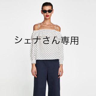 ザラ(ZARA)のオフショルブラウス 白×ネイビードット ZARA ザラ(シャツ/ブラウス(長袖/七分))