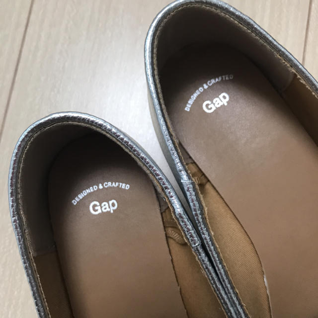 GAP(ギャップ)のＧＡＰ シルバー スリッポン レディースの靴/シューズ(スリッポン/モカシン)の商品写真