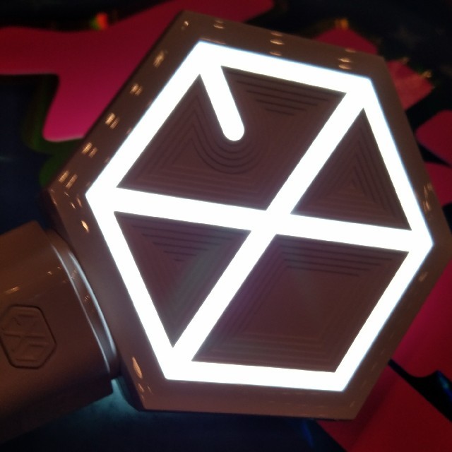 EXO(エクソ)のEXO ペンライト　白鈍器対応電池ホルダー2個 エンタメ/ホビーのタレントグッズ(アイドルグッズ)の商品写真