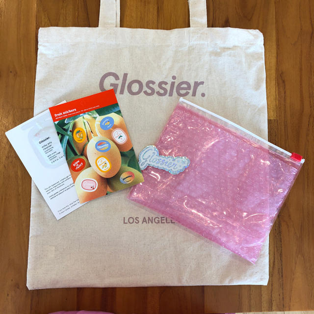 glossier ショッパー＆ピンクポーチ レディースのバッグ(ショップ袋)の商品写真