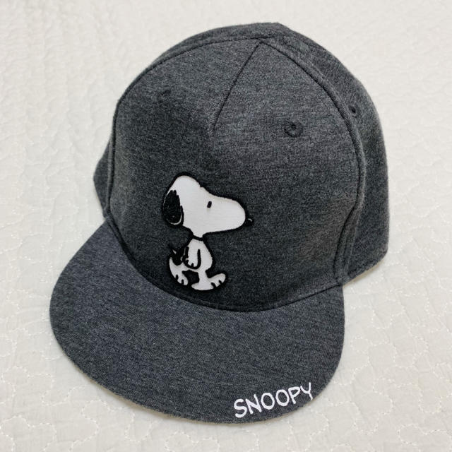 H&M(エイチアンドエム)のスヌーピー キッズ ベビー 9〜12m SNOOPY 帽子 キャップ グレー キッズ/ベビー/マタニティのこども用ファッション小物(帽子)の商品写真