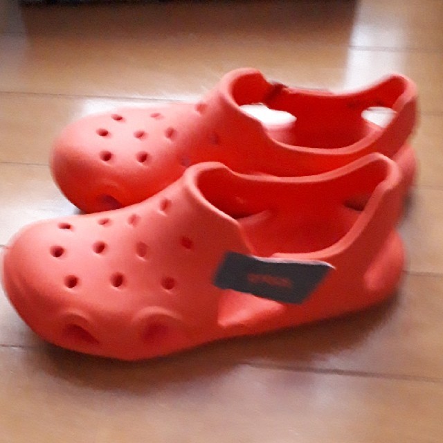 crocs(クロックス)のcrocsサンダル キッズ/ベビー/マタニティのベビー靴/シューズ(~14cm)(サンダル)の商品写真