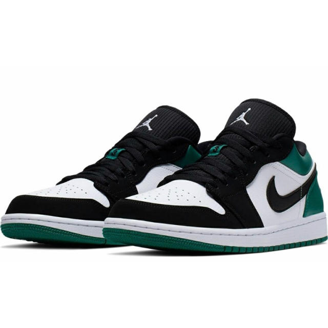 NIKE(ナイキ)の新品 正規  NIKE AIR JORDAN 1 LOW MysticGreen メンズの靴/シューズ(スニーカー)の商品写真