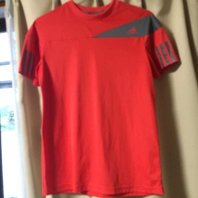 adidas(アディダス)のアディダス Tシャツ 160 キッズ/ベビー/マタニティのキッズ服男の子用(90cm~)(Tシャツ/カットソー)の商品写真