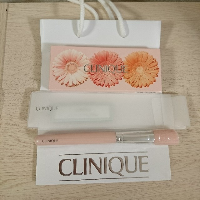 CLINIQUE(クリニーク)のCLINIQUE チークポップオンザグロウトリオパレット & 限定ブラシセット コスメ/美容のベースメイク/化粧品(チーク)の商品写真