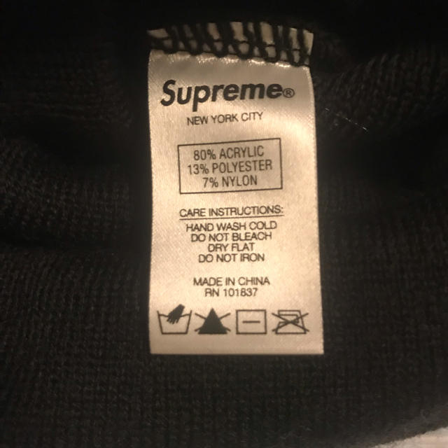 Supreme(シュプリーム)のsupreme Big Logo Beanie 黒 メンズの帽子(ニット帽/ビーニー)の商品写真