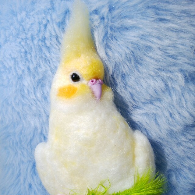 羊毛フェルト　ブローチ　白オカメインコ ハンドメイドのアクセサリー(コサージュ/ブローチ)の商品写真