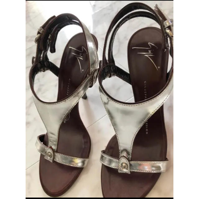 GIUZEPPE ZANOTTI(ジュゼッペザノッティ)のジュゼッペ ザノッテイ☆シルバーサンダル レディースの靴/シューズ(サンダル)の商品写真