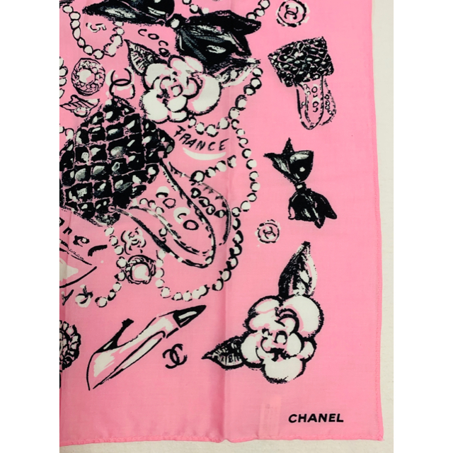 CHANEL(シャネル)の新品未使用 CHANEL シャネルスカーフ ピンク 上質 正規品 レア 花柄 春 レディースのファッション小物(バンダナ/スカーフ)の商品写真