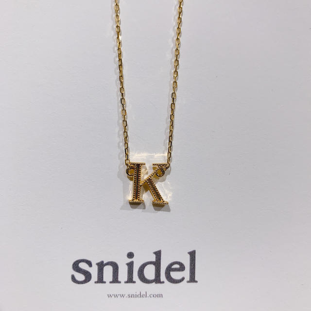 SNIDEL(スナイデル)のsnidel イニシャル ネックレス K レディースのアクセサリー(ネックレス)の商品写真