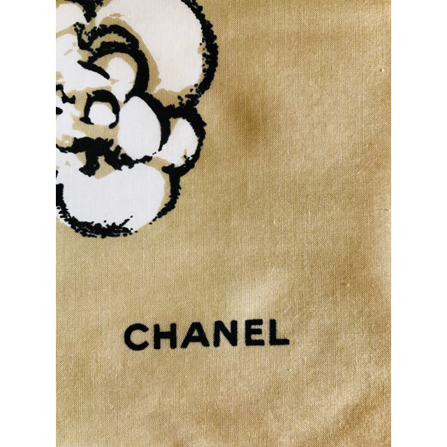 CHANEL(シャネル)の新品未使用 CHANEL シャネル スカーフ ベージュ かわいい おしゃれ 春夏 レディースのファッション小物(バンダナ/スカーフ)の商品写真
