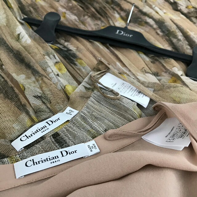 Christian Dior(クリスチャンディオール)のrosa様専用☆新品 クリスチャンディオール マーガレットチュールスカート レディースのスカート(ロングスカート)の商品写真