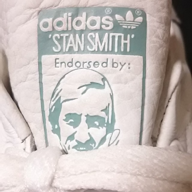 adidas(アディダス)の
王道金ロゴ!アディダススタンスミス牛革レザースニーカー人気の白！


 メンズの靴/シューズ(スニーカー)の商品写真