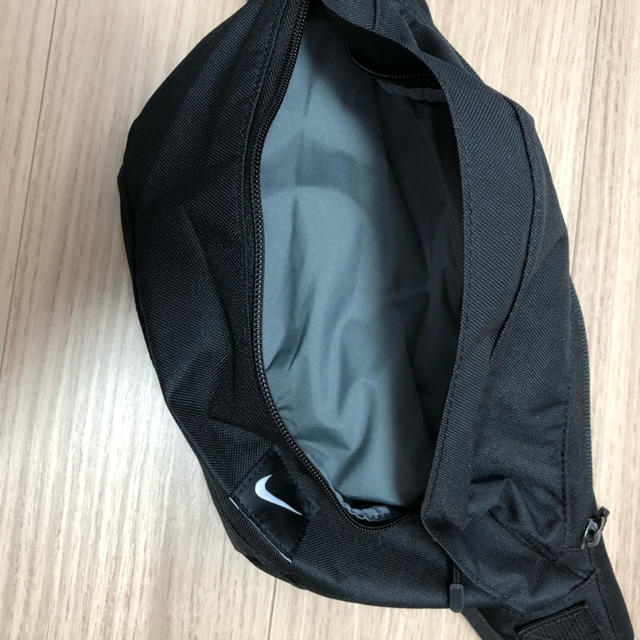 NIKE(ナイキ)の新品‼️ NIKE ボディーバッグ サコッシュ ブラック 3リットル メンズのバッグ(ウエストポーチ)の商品写真