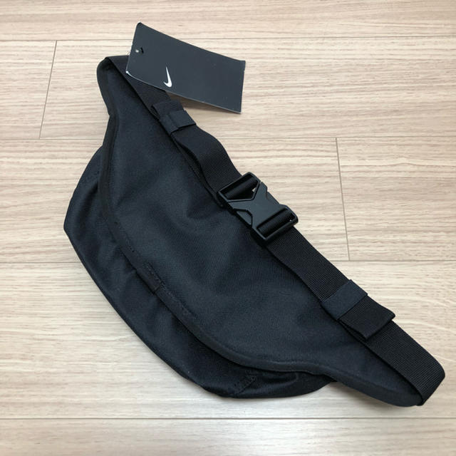 NIKE(ナイキ)の新品‼️ NIKE ボディーバッグ サコッシュ ブラック 3リットル メンズのバッグ(ウエストポーチ)の商品写真