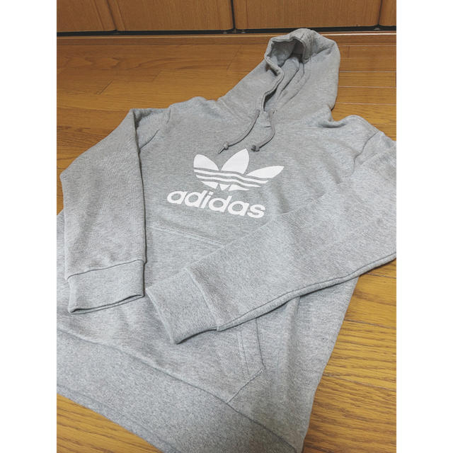 adidasパーカー