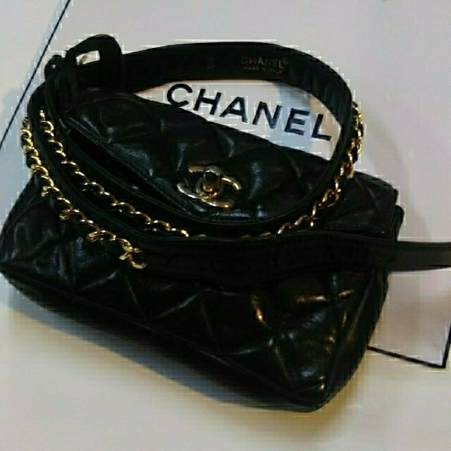 CHANEL(シャネル)のエムエム様専用CHANEL ウエストポーチバッグ マトラッセ チェーンベルト  レディースのバッグ(ボディバッグ/ウエストポーチ)の商品写真