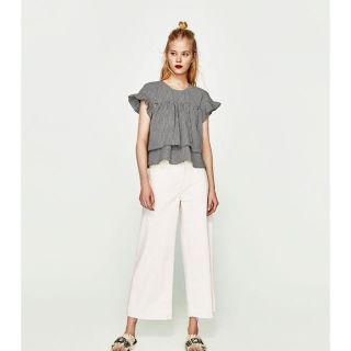 ザラ(ZARA)のザラ フリルトップス(シャツ/ブラウス(半袖/袖なし))