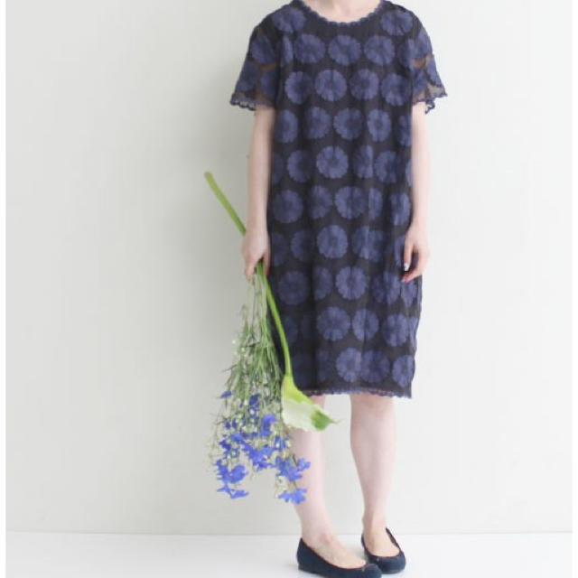 Dot&Stripes CHILDWOMAN(ドットアンドストライプスチャイルドウーマン)のDot＆Stripes CHILD WOMAN ○オーガンジー花刺繍ワンピース レディースのワンピース(ひざ丈ワンピース)の商品写真