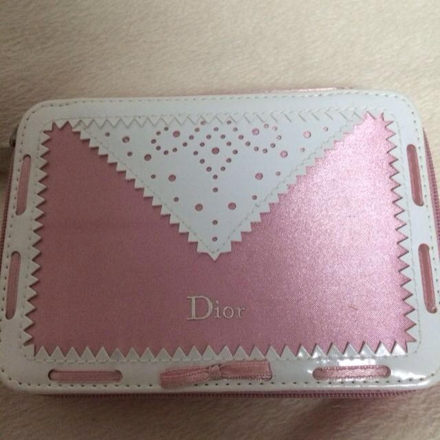 Dior(ディオール)のディオール 化粧ポーチ ノベルティ コスメ/美容のスキンケア/基礎化粧品(その他)の商品写真