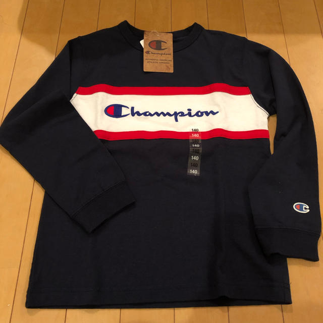 Champion(チャンピオン)のチャンピオン ロンT キッズ 140cm ネイビー キッズ/ベビー/マタニティのキッズ服男の子用(90cm~)(Tシャツ/カットソー)の商品写真