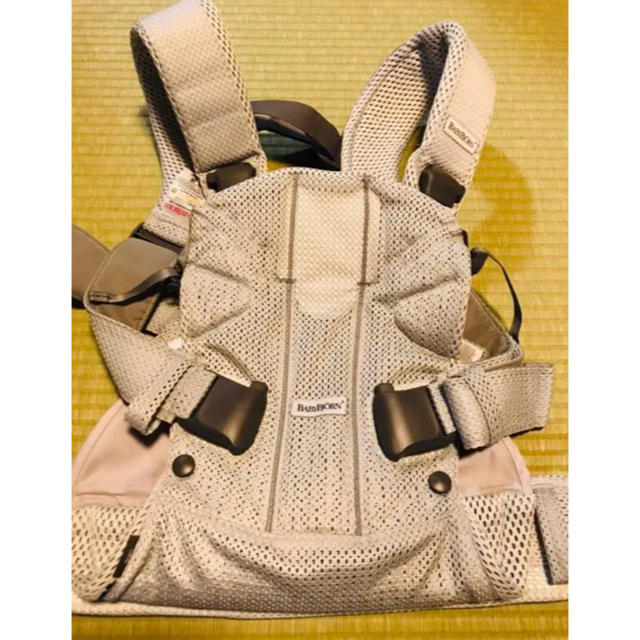 BABYBJORN(ベビービョルン)のはるかさま 専用 最新 ベビービョルン 抱っこ紐 メッシュ キッズ/ベビー/マタニティの外出/移動用品(抱っこひも/おんぶひも)の商品写真