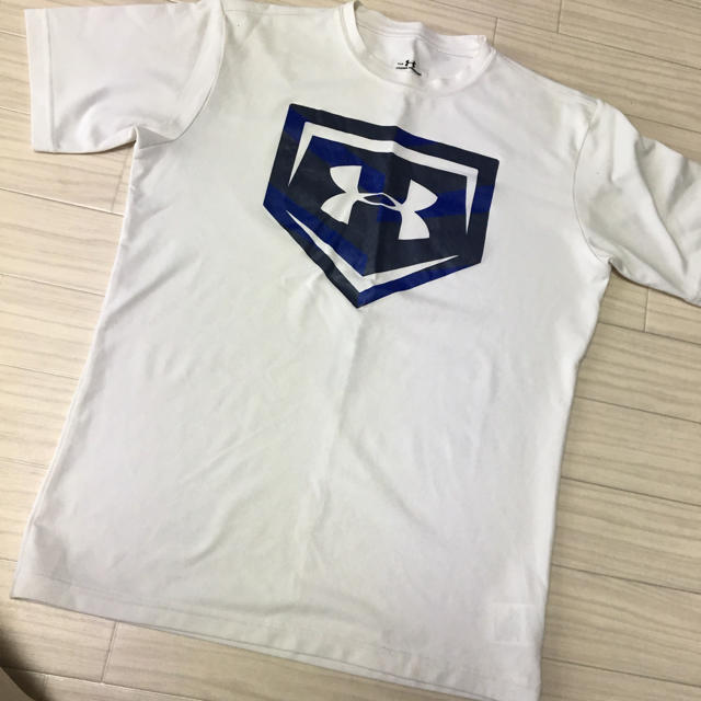 UNDER ARMOUR(アンダーアーマー)のアンダーアーマー★キッズTシャツYLG キッズ/ベビー/マタニティのキッズ服男の子用(90cm~)(Tシャツ/カットソー)の商品写真