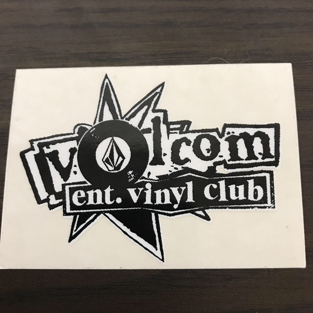 volcom(ボルコム)の【縦5.5cm横7.9cm】VOLCOM ステッカー 自動車/バイクのバイク(ステッカー)の商品写真