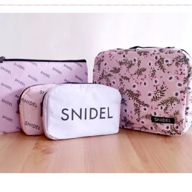 SNIDEL(スナイデル)の未使用　SNIDEL　美女ポーチ4点セット レディースのファッション小物(ポーチ)の商品写真