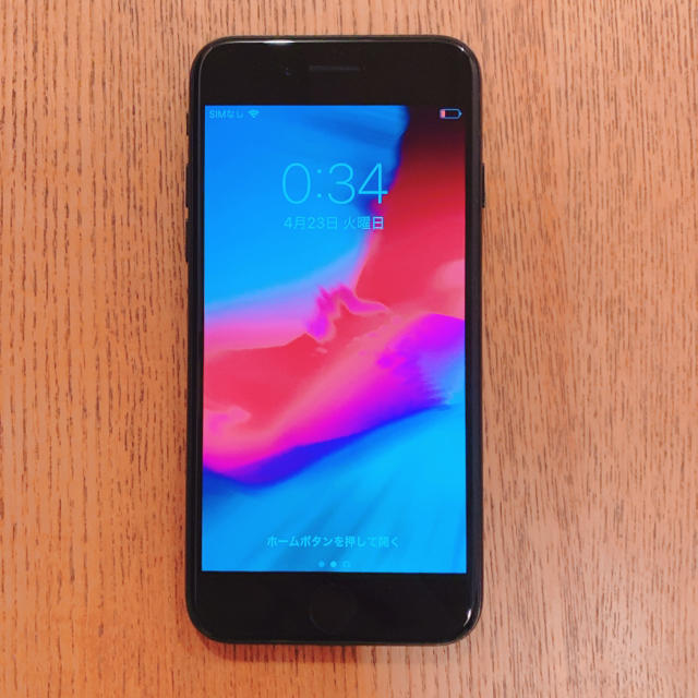 iPhone(アイフォーン)のiPhone 7 Jet Black 128 GB au スマホ/家電/カメラのスマートフォン/携帯電話(スマートフォン本体)の商品写真