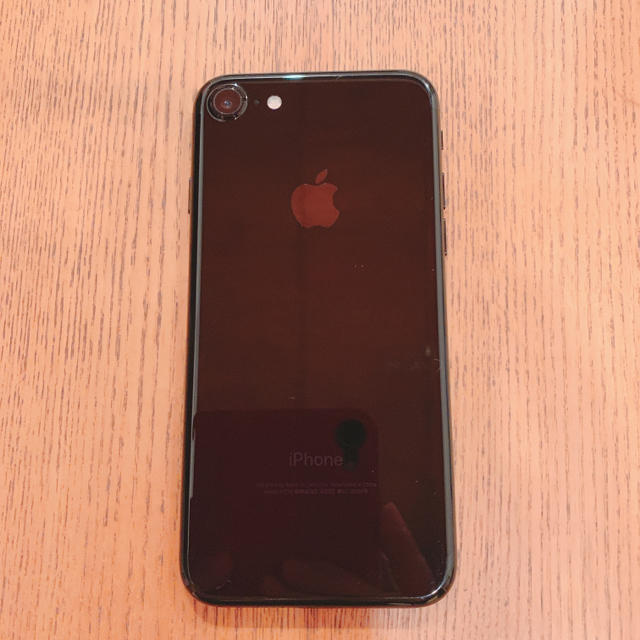 iPhone(アイフォーン)のiPhone 7 Jet Black 128 GB au スマホ/家電/カメラのスマートフォン/携帯電話(スマートフォン本体)の商品写真