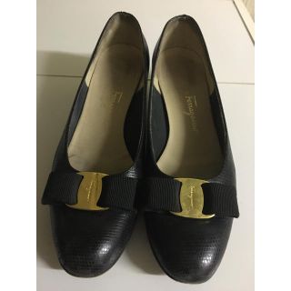 サルヴァトーレフェラガモ(Salvatore Ferragamo)のフェラガモ ヴァラ パンプス(ハイヒール/パンプス)