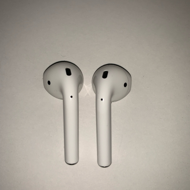 Apple(アップル)のAirPods 充電ケース無し スマホ/家電/カメラのオーディオ機器(ヘッドフォン/イヤフォン)の商品写真