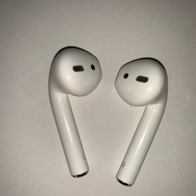 Apple(アップル)のAirPods 充電ケース無し スマホ/家電/カメラのオーディオ機器(ヘッドフォン/イヤフォン)の商品写真