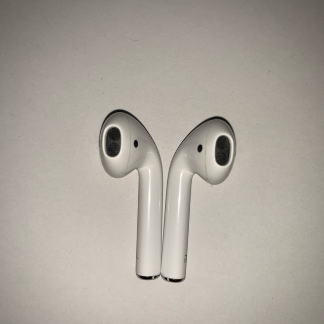 Apple(アップル)のAirPods 充電ケース無し スマホ/家電/カメラのオーディオ機器(ヘッドフォン/イヤフォン)の商品写真