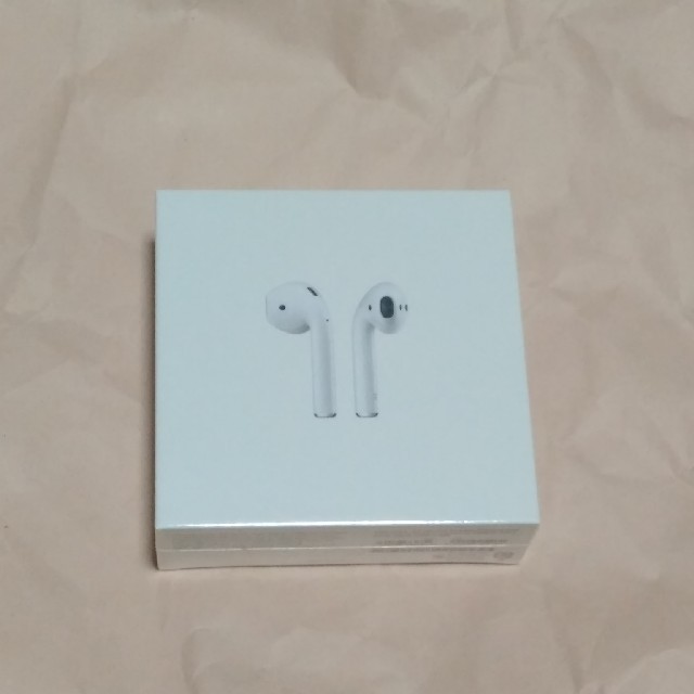 Apple(アップル)のAirPods 第二世代 MV7N2J/A 新品未開封 スマホ/家電/カメラのオーディオ機器(ヘッドフォン/イヤフォン)の商品写真