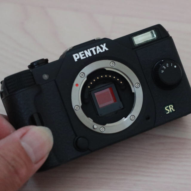 PENTAX(ペンタックス)のPENTAX Q7. 標準ズームレンズ スマホ/家電/カメラのカメラ(ミラーレス一眼)の商品写真